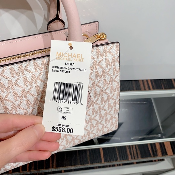 Michael Kors Sheila Small satchel crossbody - Picture 8 of 10